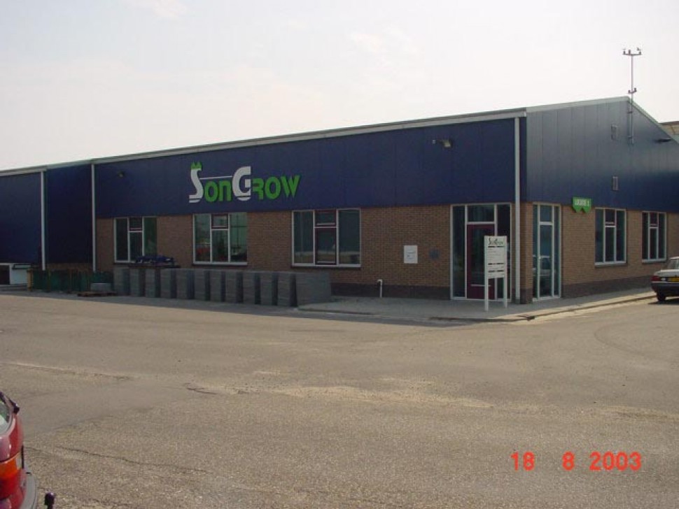 front Songrow ws.jpg